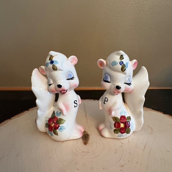 Vintage Japan Magnetic Anthropomorphic Salt & Pepper Shakers Hand-Painted - Picture 2 of 16